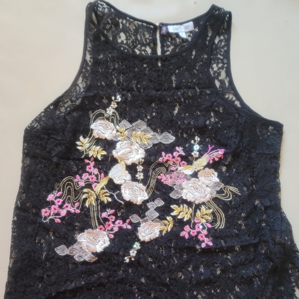 Black lace sleeveless shirt size 0x